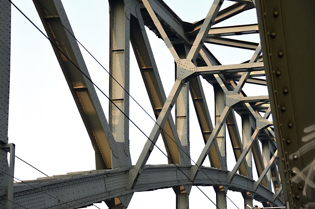 bridge with cambered steel beams